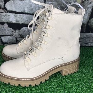 Universal Thread Cream canvas Bootie